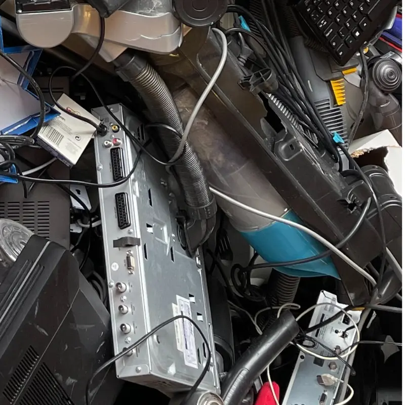 E-waste (WEEE) materials that double shaft shredder can process, including computers and electronics