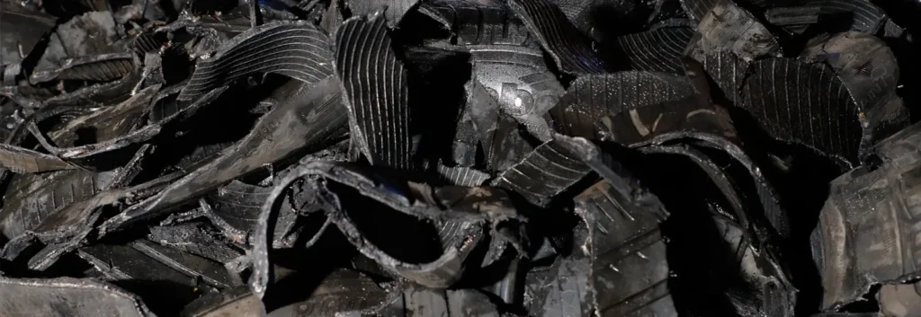 double shaft shredder output of shredded tire and rubber waste for recycling