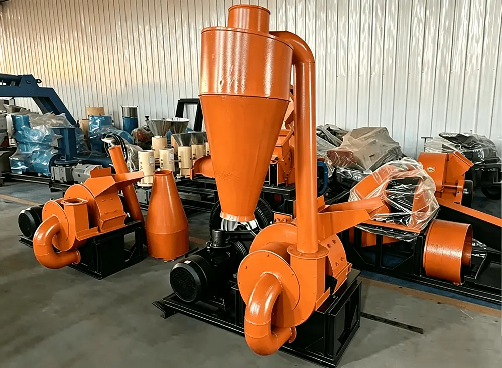 Industrial wood crusher machine equipped with cyclone dust collector for clean sawdust production in factory