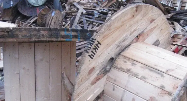 double shaft shredder processing wooden cable drums waste